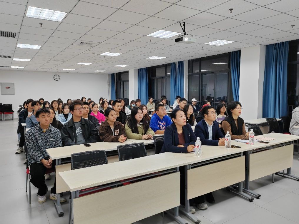 说明: D:\钉钉存储\2024.10.29ballbet贝博学风联络员聘书颁发大会照片\微信图片_20241029221504.jpg
